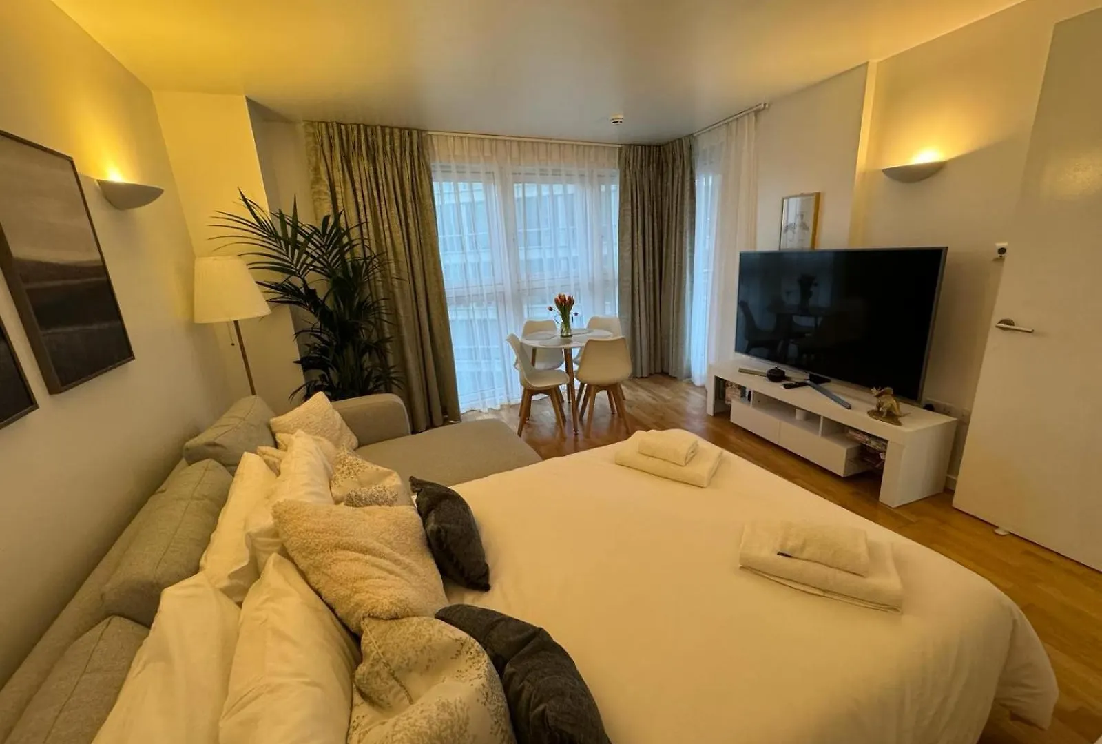 Luxury Apartment In Canary Wharf London