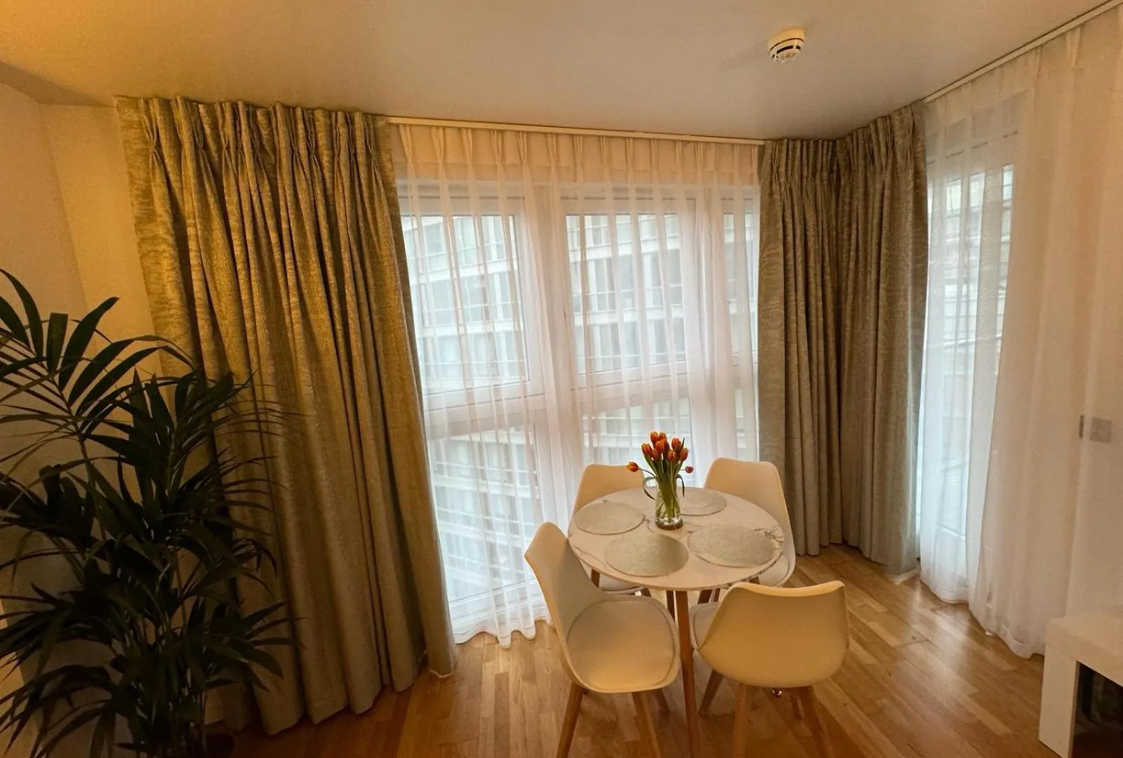 Luxury Apartment In Canary Wharf London